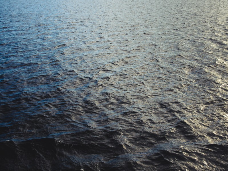 点击大图看下一张：涟漪的水纹图片