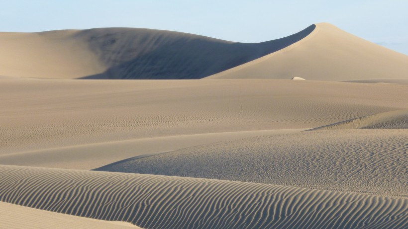 点击大图看下一张：辽无边际的沙漠图片