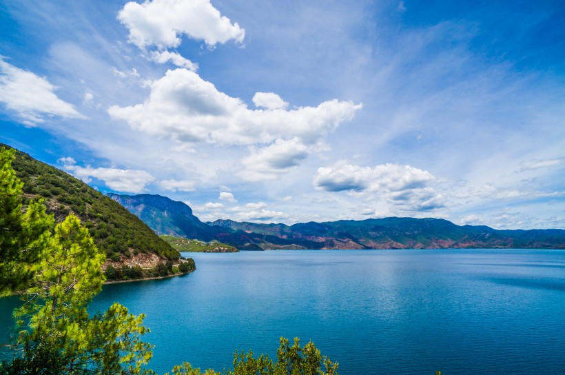 点击大图看下一张：泸沽湖之里格半岛风景图片