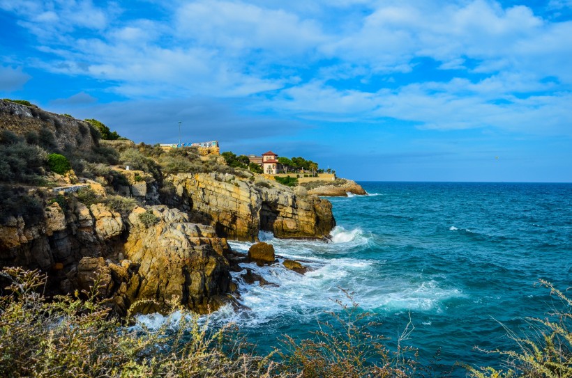 点击大图看下一张：地中海海岸风光图片
