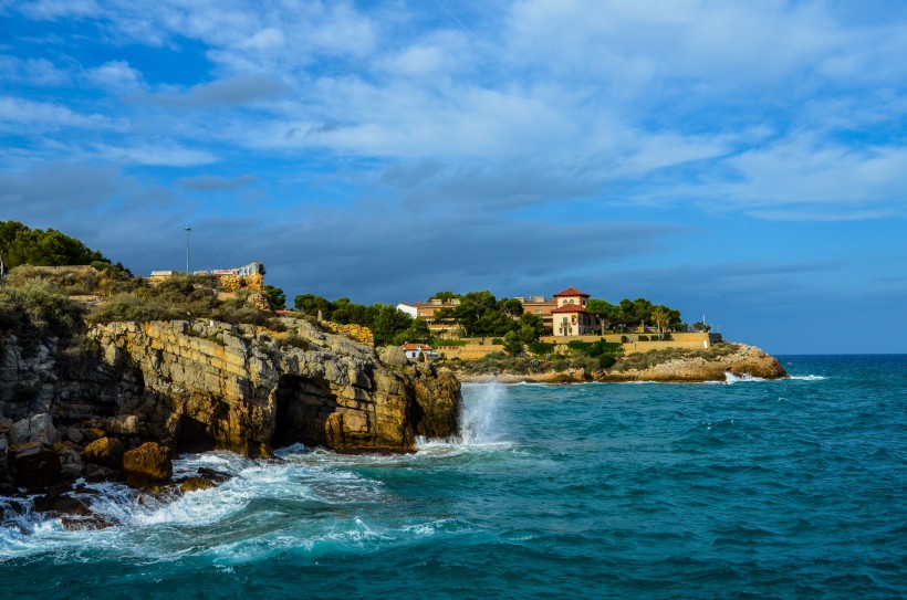 点击大图看下一张：地中海海岸风光图片