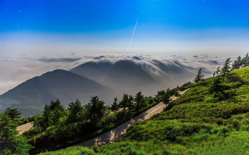 点击大图看下一张：美丽的雾灵山图片