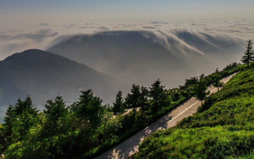 点击大图看下一张：美丽的雾灵山图片