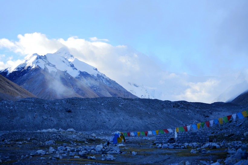 点击大图看下一张：珠穆朗玛峰风景图片