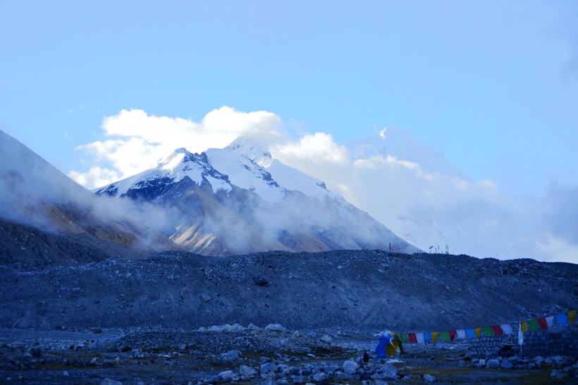 点击大图看下一张：珠穆朗玛峰风景图片