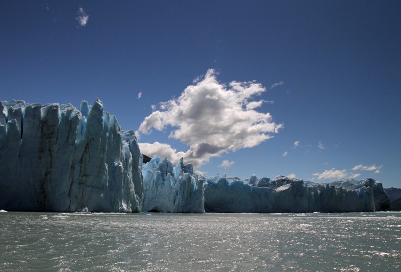 点击大图看下一张：佩里托莫雷诺冰川图片