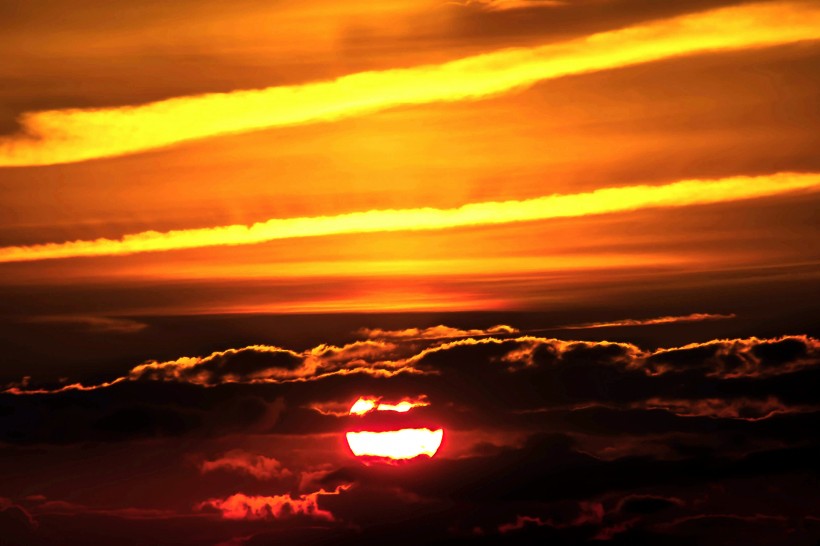 点击大图看下一张：唯美的日出日落图片