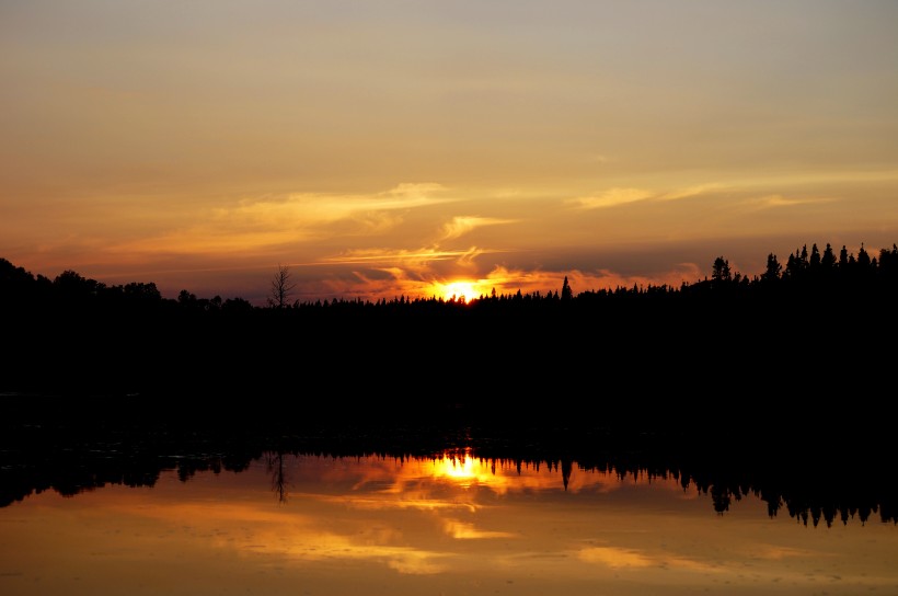 点击大图看下一张：日落时的美丽风景图片