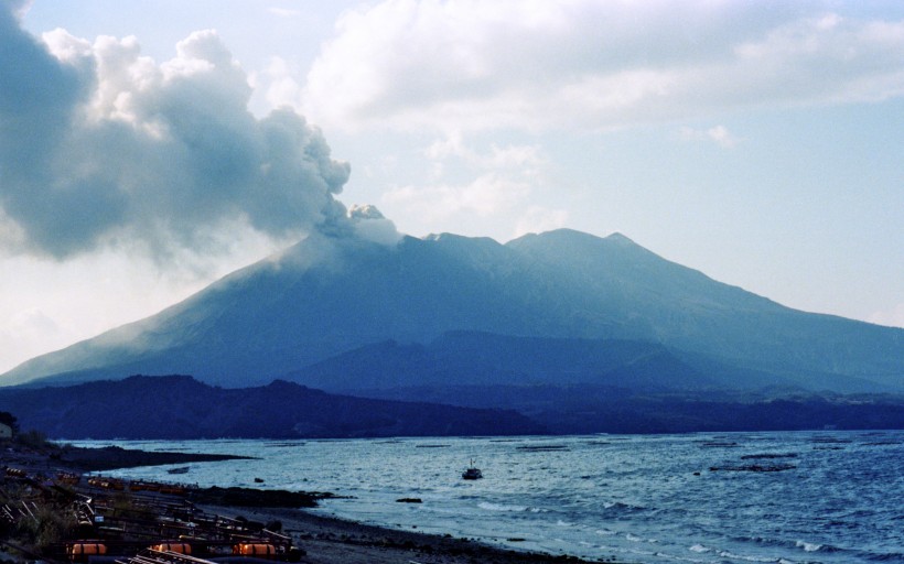 点击大图看下一张：日本樱岛火山