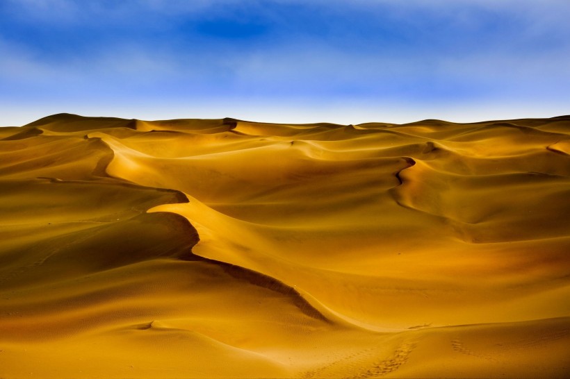 点击大图看下一张：沙漠风景图片
