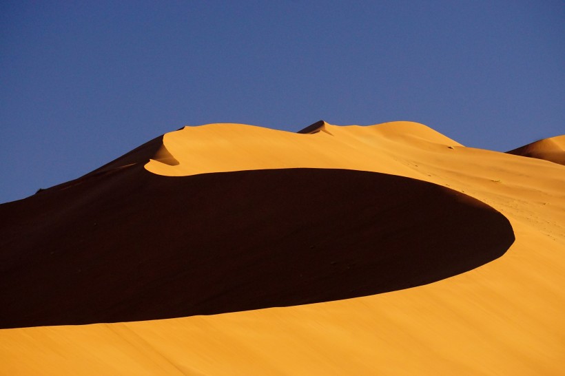 点击大图看下一张：壮丽的沙漠图片