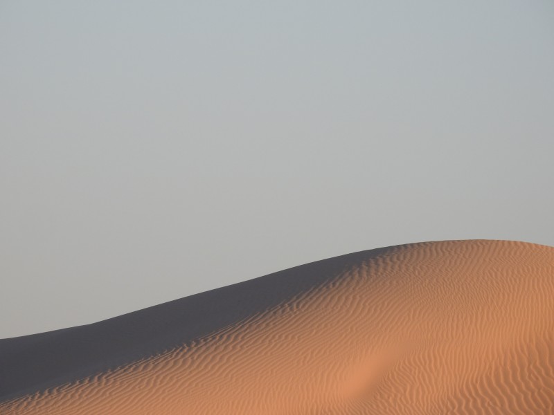 点击大图看下一张：干旱缺水的沙漠图片