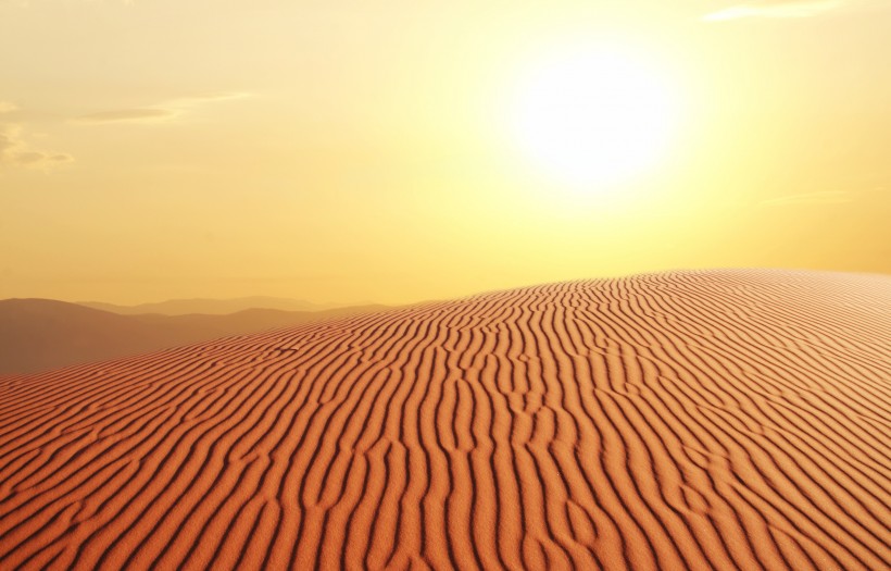 点击大图看下一张：美丽的沙漠风景图片