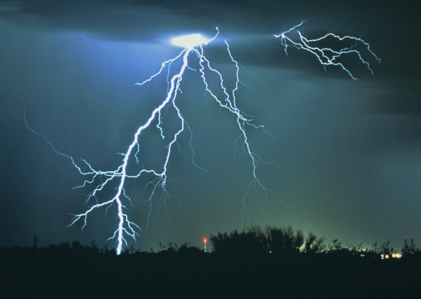 点击大图看下一张:闪电图片