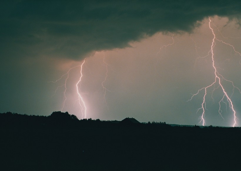 点击大图看下一张:闪电图片