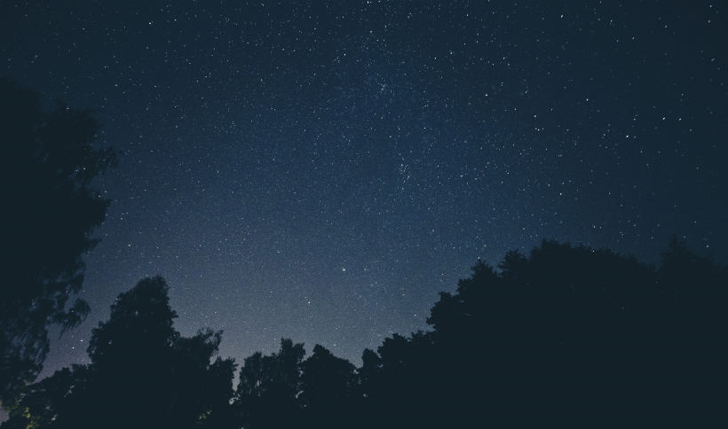 点击大图看下一张：夜空中最亮的星图片