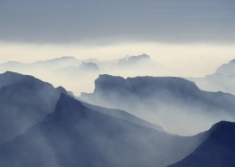 多雾的山和茂盛的森林图片_11张