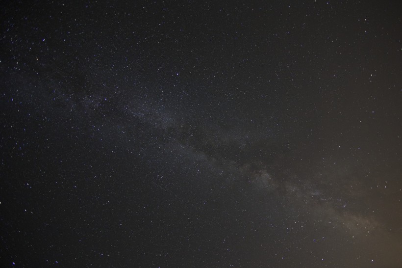 点击大图看下一张：夜晚闪耀的星空图片