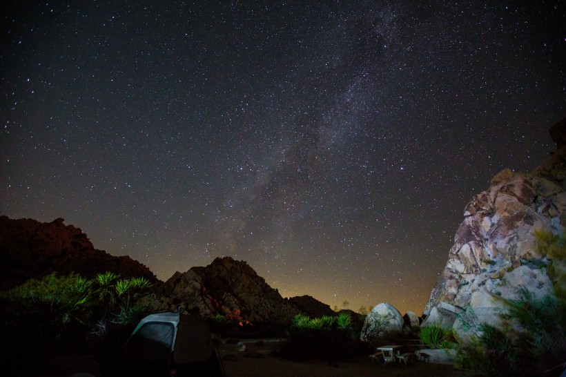 点击大图看下一张：美国犹他州夜空的繁星点点图片