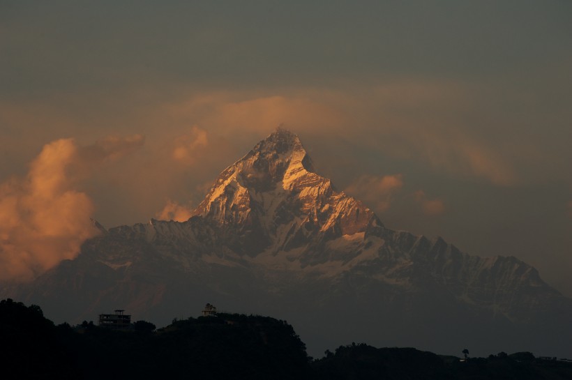 点击大图看下一张：雄伟的喜马拉雅山脉图片