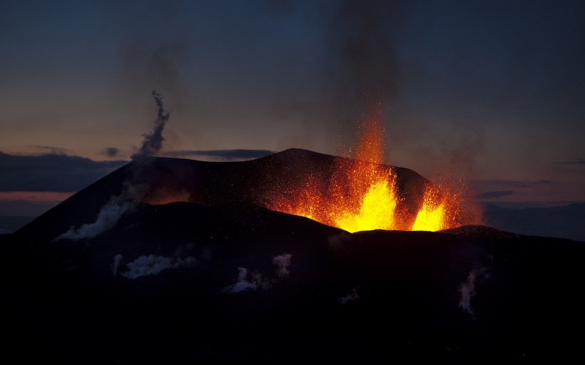 点击大图看下一张：火山喷发图片