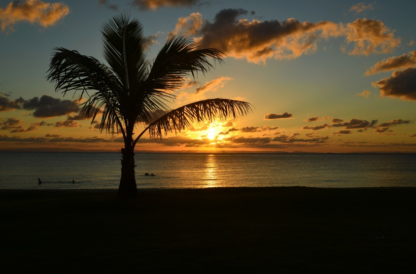 点击大图看下一张：唯美的沙滩日落图片