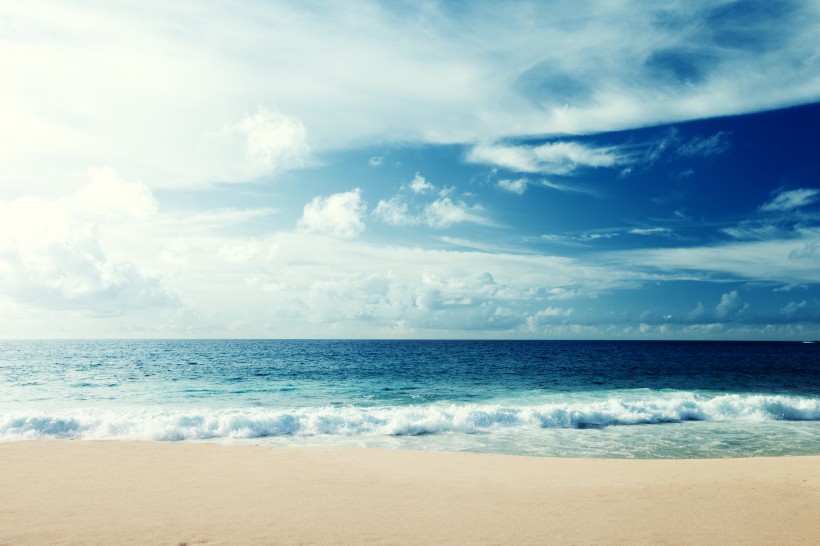 点击大图看下一张：唯美海浪景色图片