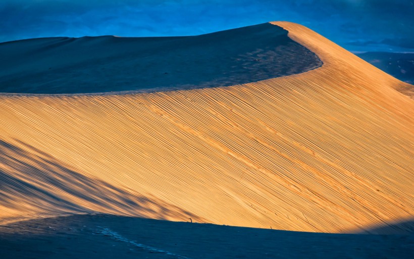 点击大图看下一张：唯美沙漠风景图片