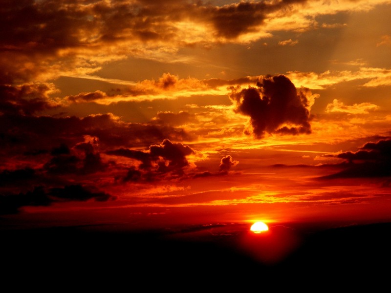 点击大图看下一张：唯美夕阳图片