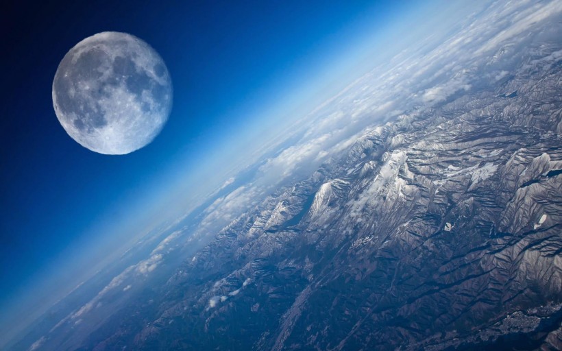 点击大图看下一张：唯美月亮风景图片