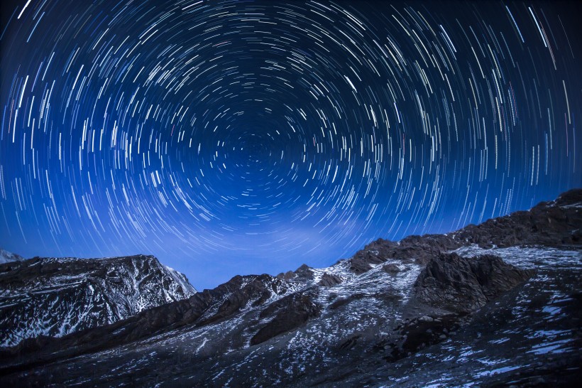 点击大图看下一张：璀璨耀眼的星空景观图片