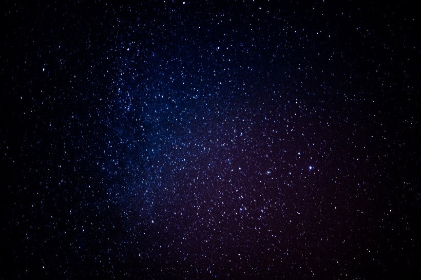 点击大图看下一张：璀璨的星空夜景图片