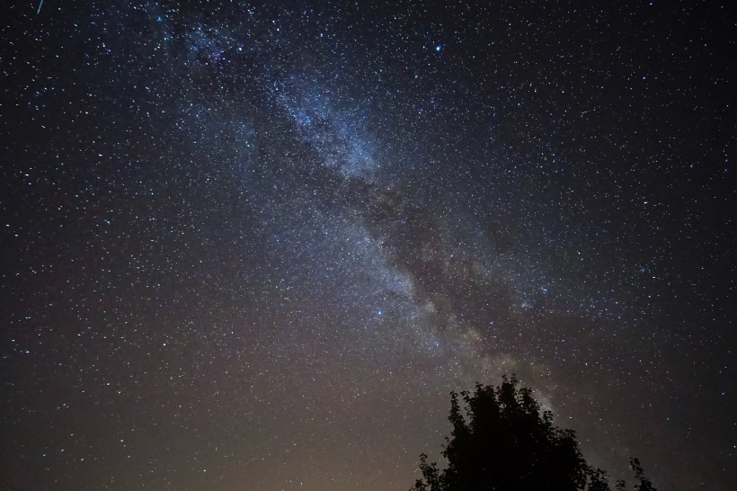 点击大图看下一张：美丽的星空银河图片
