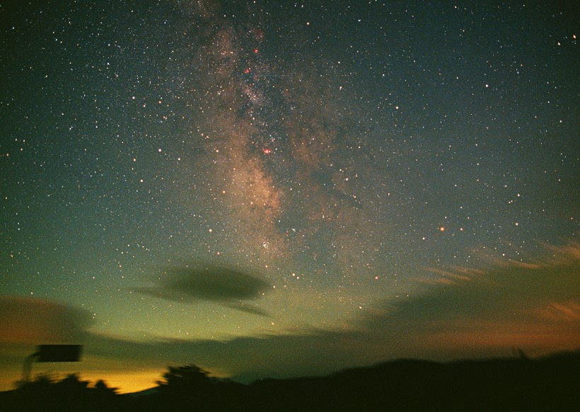 点击大图看下一张：布满星星的天空图片