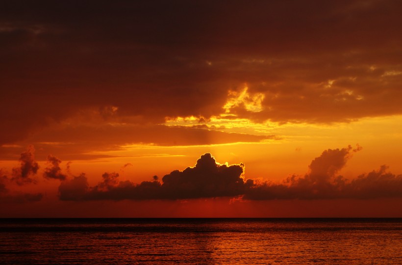 点击大图看下一张：唯美的夕阳图片