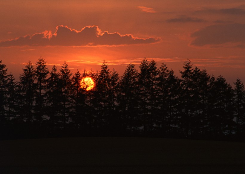 点击大图看下一张:绚丽夕阳景色图片