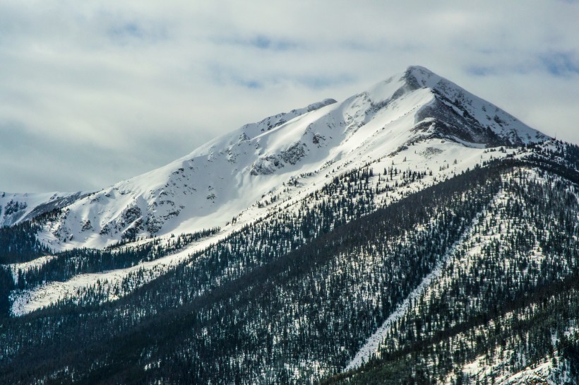 点击大图看下一张：雪山美景图片