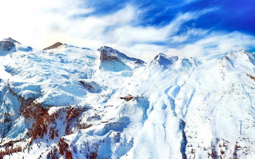 点击大图看下一张：冬季雪山风景图片