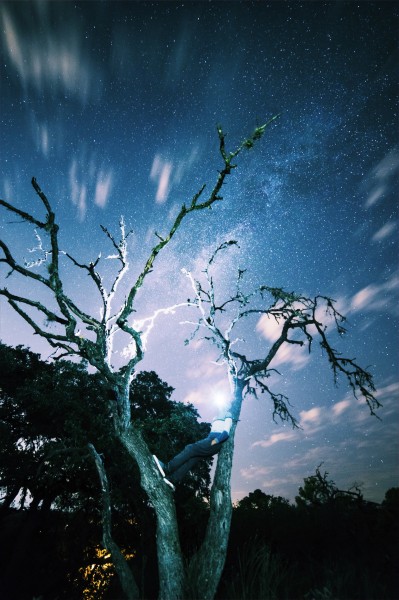 点击大图看下一张：风云变幻的夜空图片