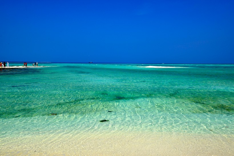 点击大图看下一张：西沙银屿岛风景图片