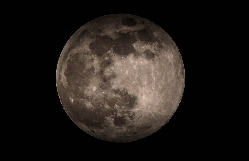 点击大图看下一张：美丽的月球图片