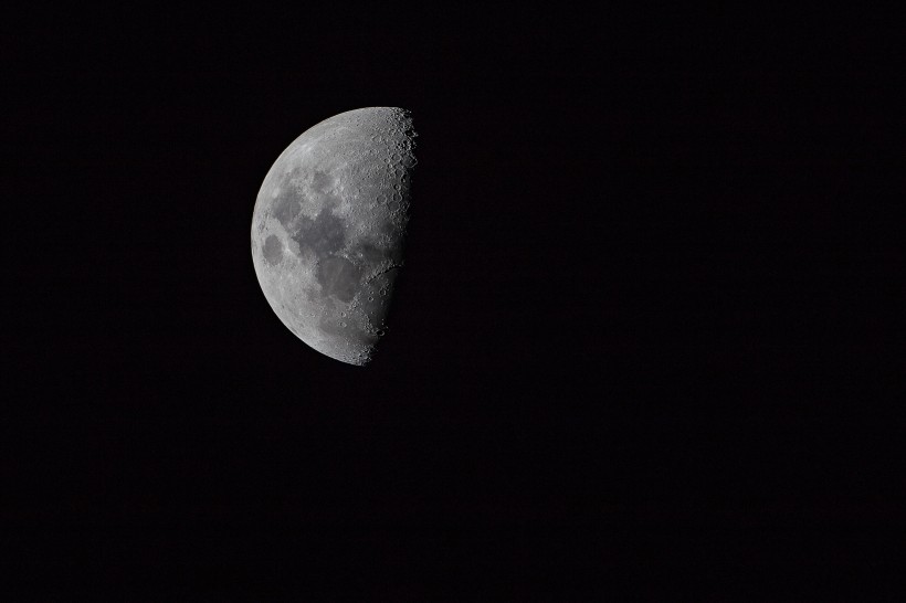 点击大图看下一张：被遮挡住的月球图片