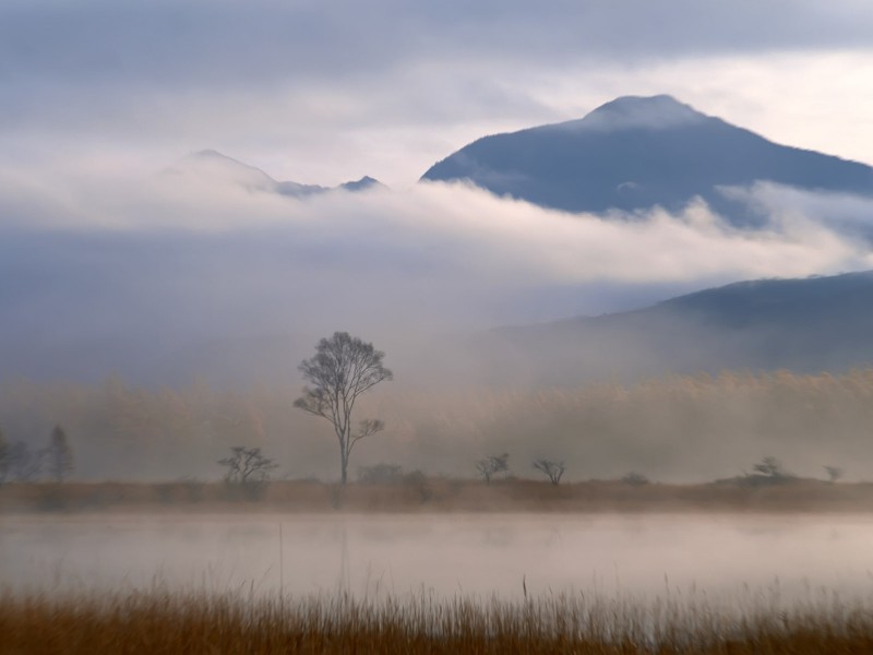 点击大图看下一张：云雾缭绕自然风景图片