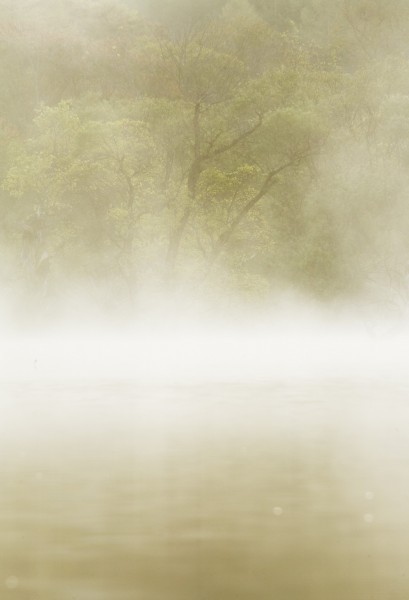 点击大图看下一张：云雾缭绕风景图片