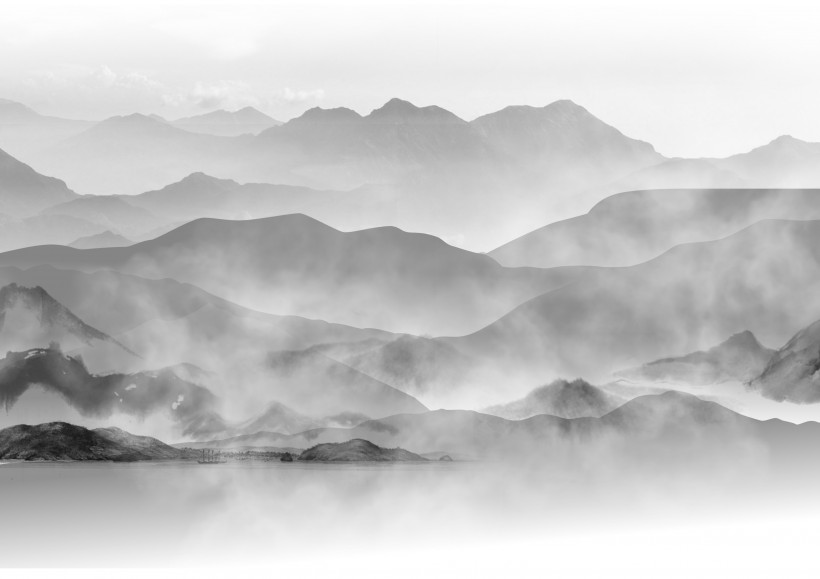 点击大图看下一张：云雾缭绕的山峰图片