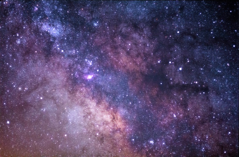 点击大图看下一张：宇宙中的星云图片