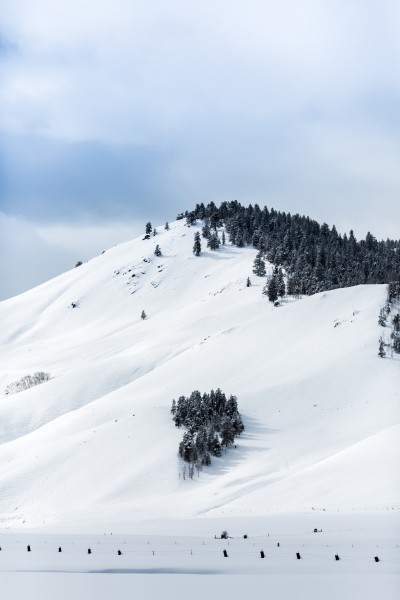 点击大图看下一张：壮观的雪山美景图片