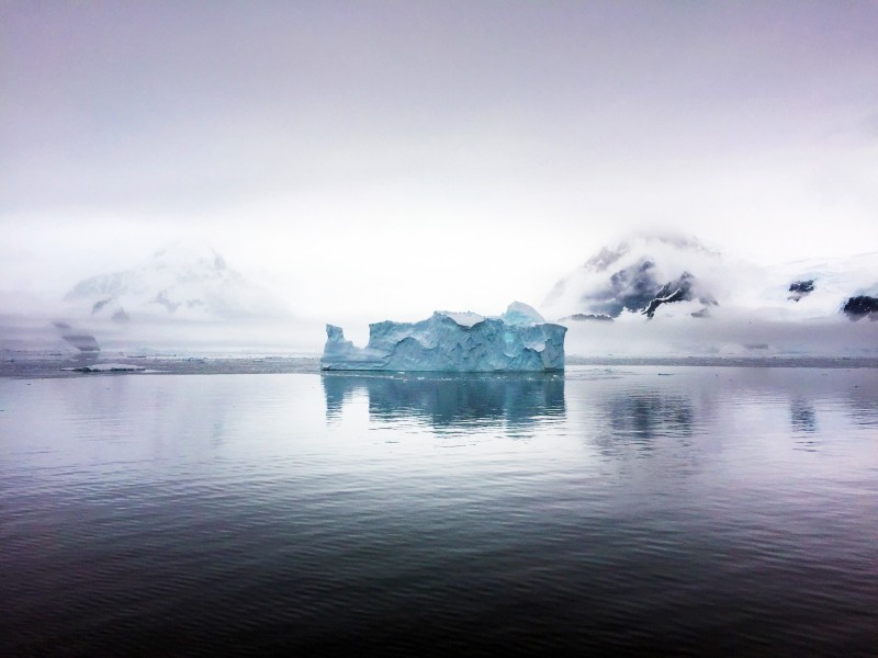 点击大图看下一张：壮阔的冰川图片