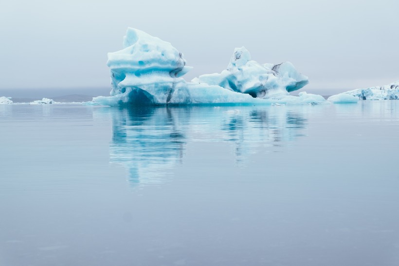 点击大图看下一张：壮阔的冰川图片
