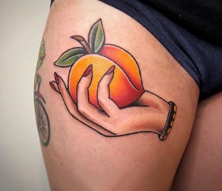 点击大图看下一张：很可爱的一组小桃子纹身图片